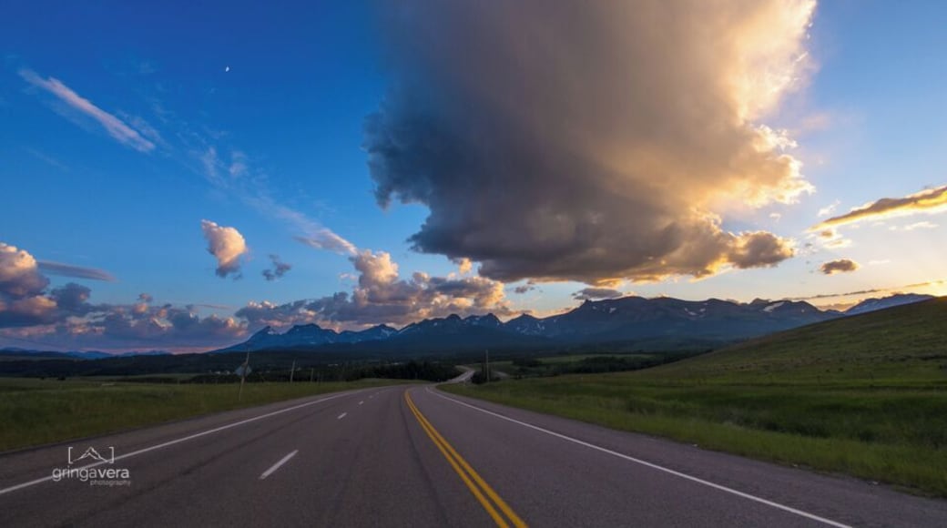 coming to the Glacier national park from the east side. unbelievable views open up as you get closer and closer to the mountains...
#ontheroad