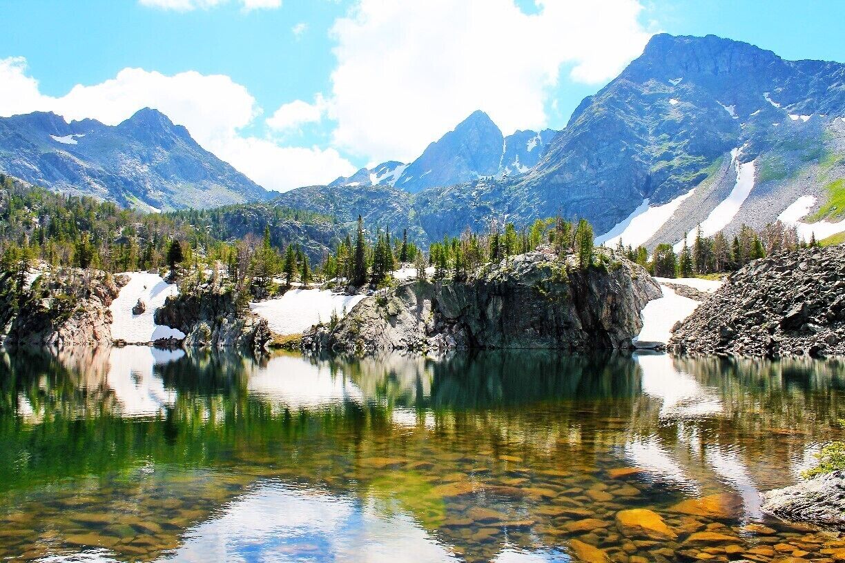 This view of one of the three Spanish Lakes makes for a great #troverdetour. The 8 mile (2700 ft elevation gain) hike is intense but obviously worth it. Follow Spanish Creek all the way up the mountain from the trailhead just off the 191.