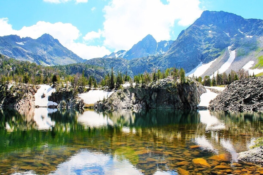 This view of one of the three Spanish Lakes makes for a great #troverdetour. The 8 mile (2700 ft elevation gain) hike is intense but obviously worth it. Follow Spanish Creek all the way up the mountain from the trailhead just off the 191.