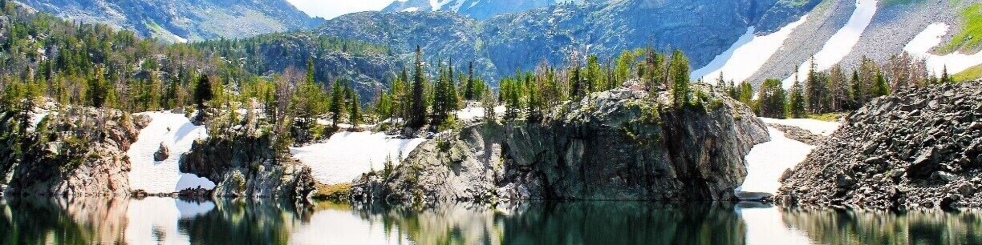This view of one of the three Spanish Lakes makes for a great #troverdetour. The 8 mile (2700 ft elevation gain) hike is intense but obviously worth it. Follow Spanish Creek all the way up the mountain from the trailhead just off the 191.