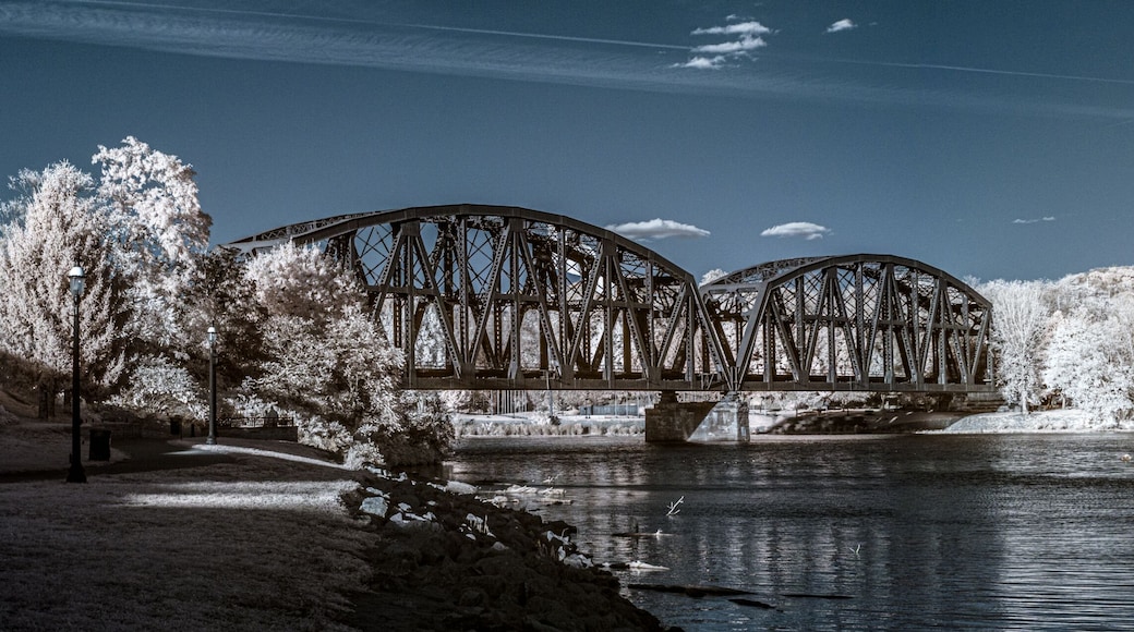 Bridgewater Crossing in Infrared