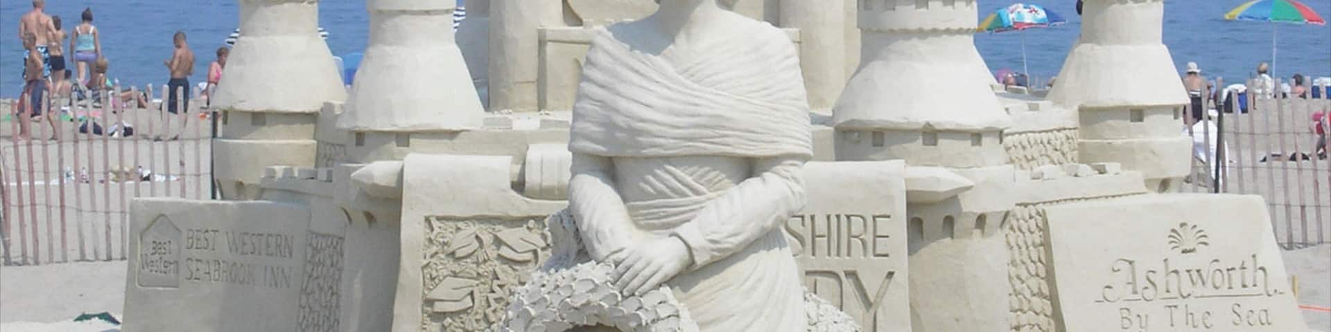 Hampton Beach which includes outdoor art, a statue or sculpture and art