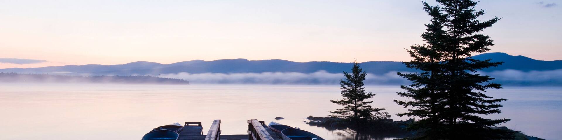 BKXA7G The boat dock on First Connecticut Lake at The Glen in Pittsburg, new Hampshire. Dawn.