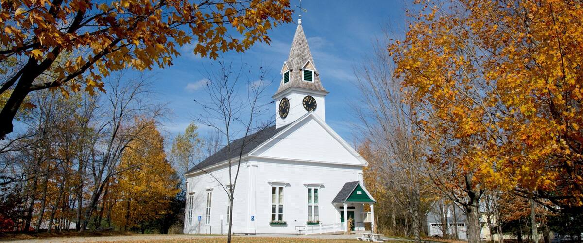 Sugar Hill showing fall colors, a garden and a church or cathedral