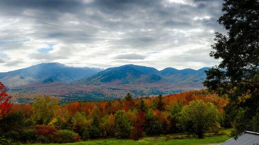 Panoramic view of mount Lafayette in the white mountains during fall foliage season