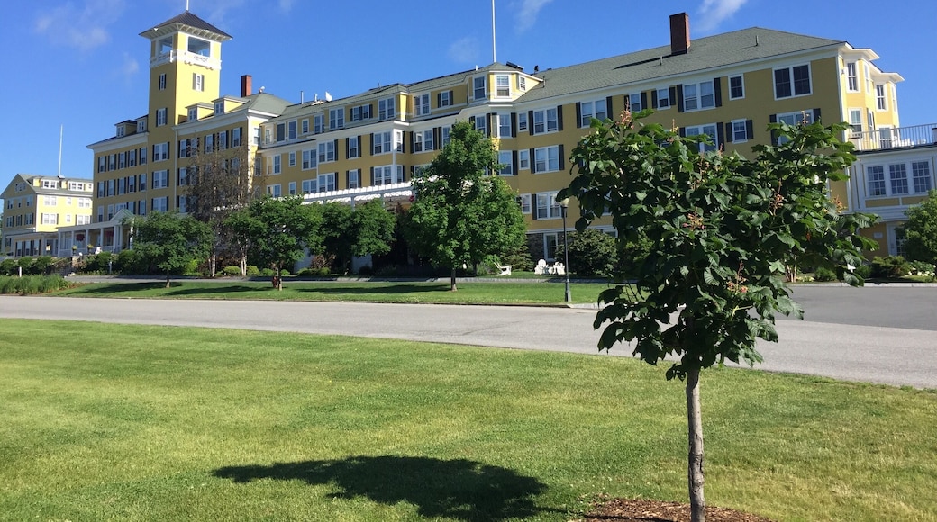 Located in the western valley of the Presidential Range of the White Mountains in northern New Hampshire sits this majestic old lady. Built in 1865 the sweeping panoramic views of Mount Adams in the north to Mount Washington then south to Mount Lafayette is nothing short of spectacular.