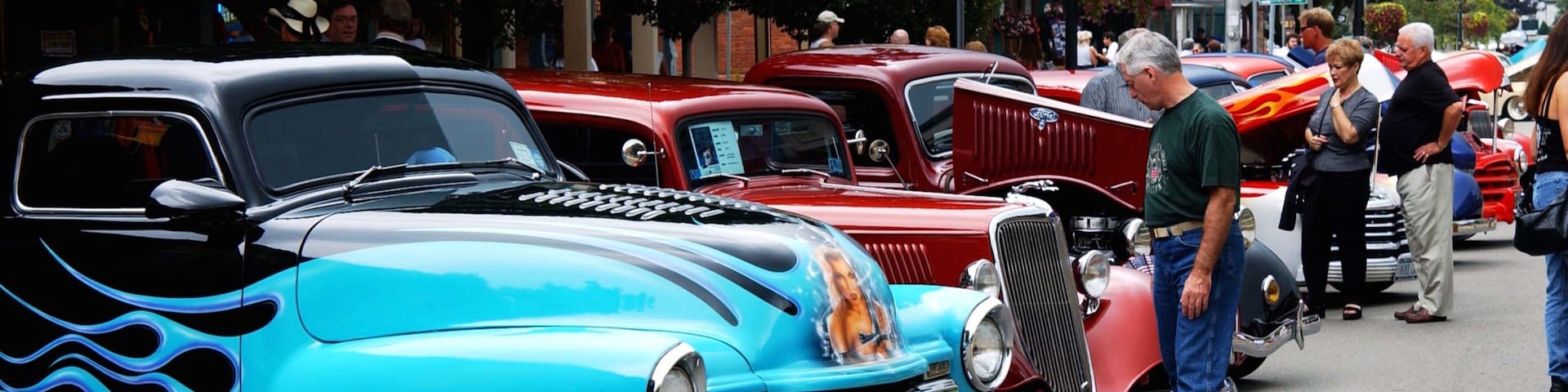 Ellicottville showing heritage elements and street scenes as well as an individual male