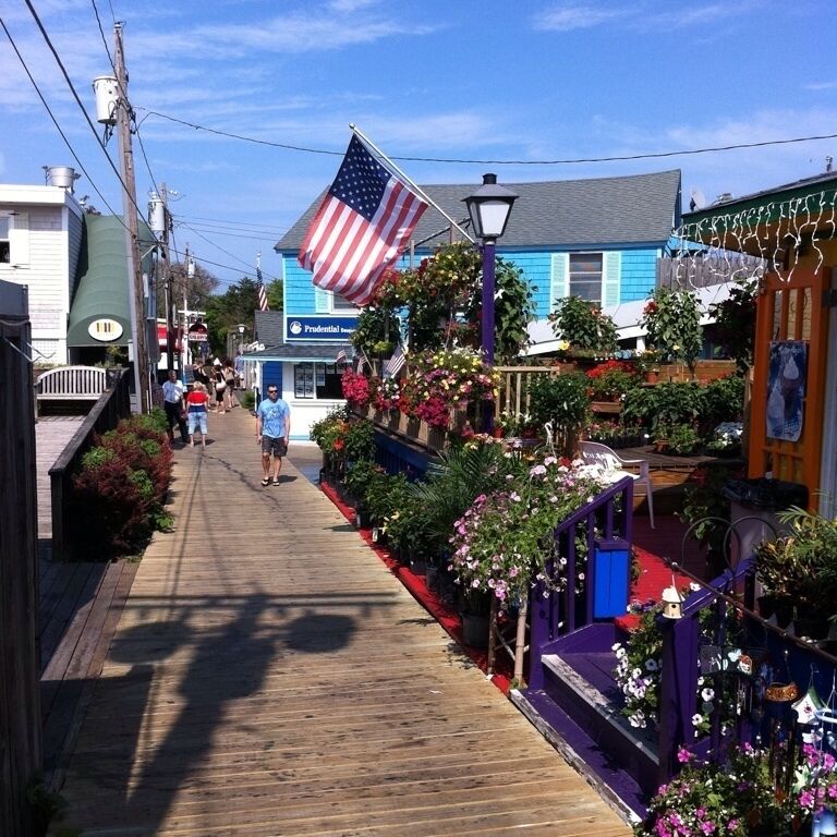 Downtown beautiful cherry grove !! What fun can be had at this beach resort .. Get ready to drink be merry .. U might even end up in heals a a pool show or the Porche show! 