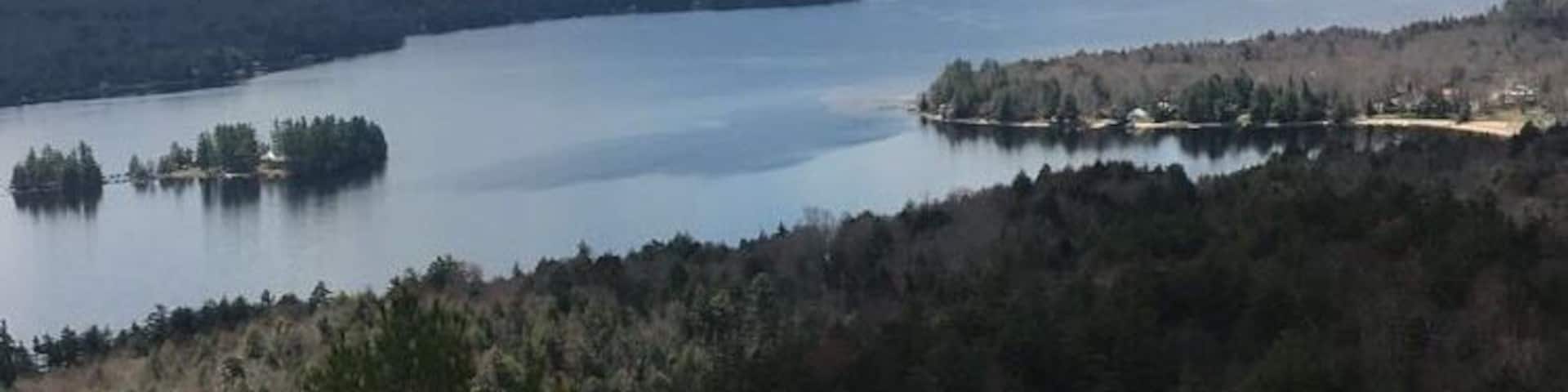 easy hike with a good view. A little steep but nothing too bad!