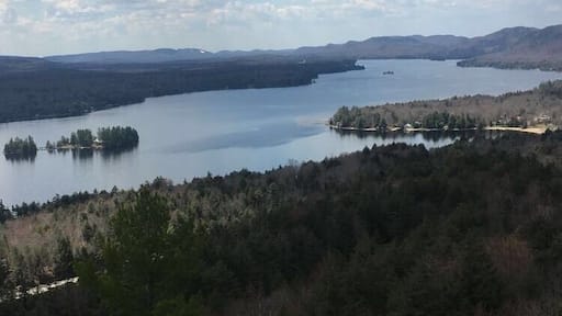 easy hike with a good view. A little steep but nothing too bad!