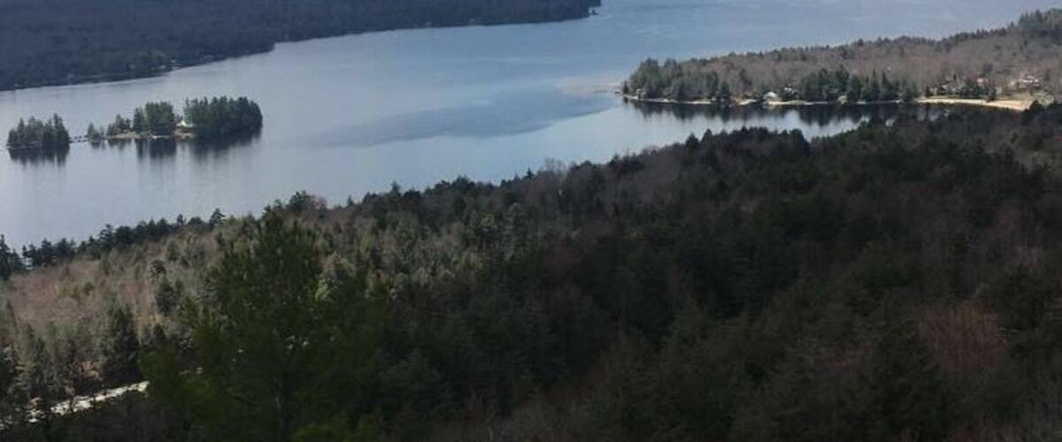 easy hike with a good view. A little steep but nothing too bad!