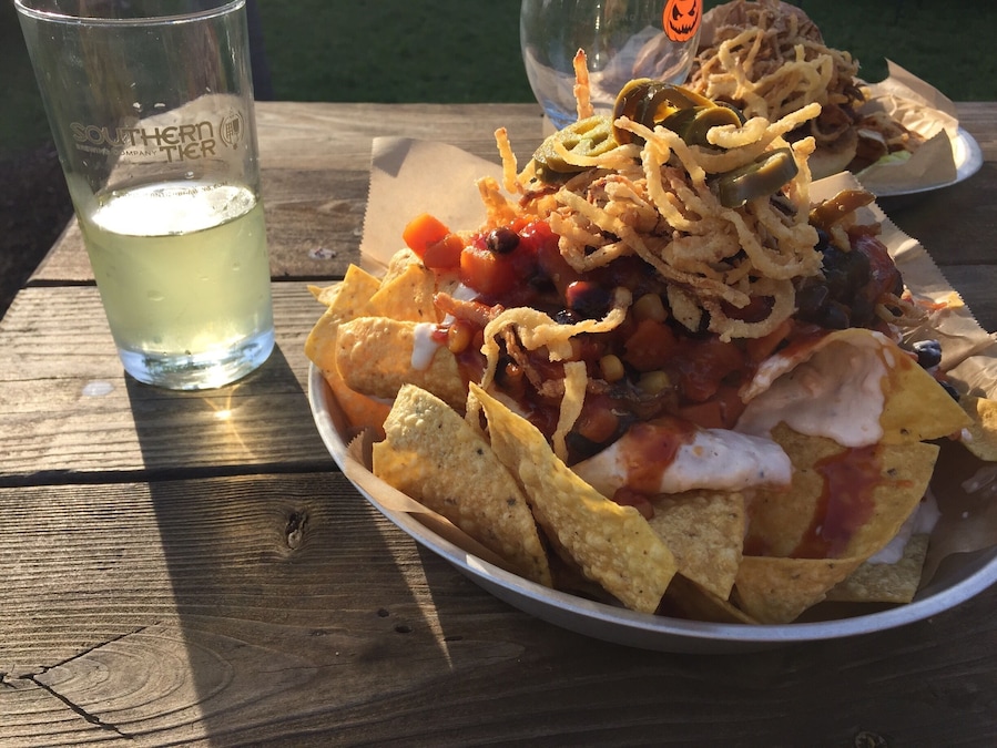 Simply the best cider I have ever had and veggie nachos! Ever ! Great outdoor seating, atmosphere!! Dog and kid friendly ;)