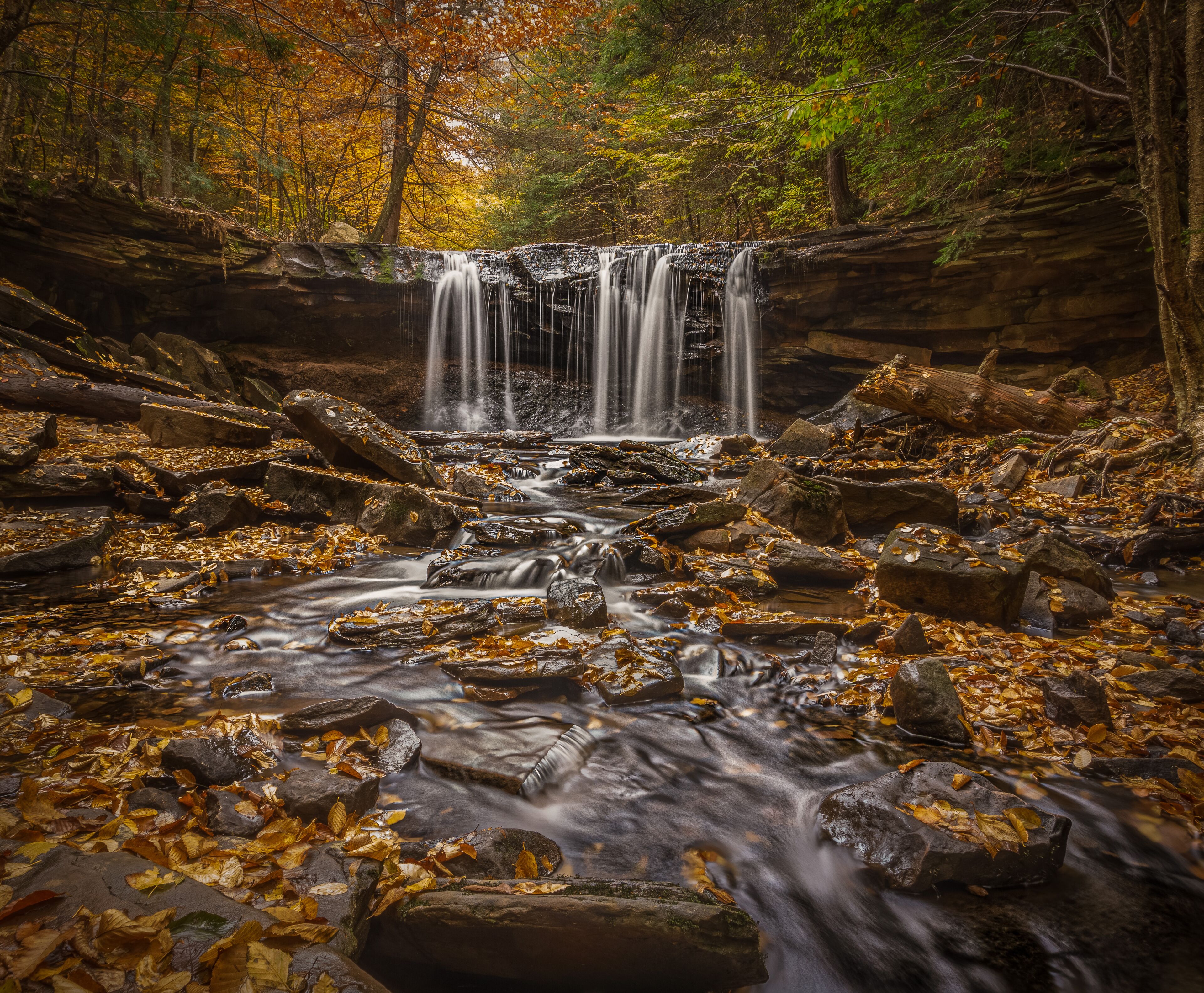 The beauty of Oneida Falls in Autumn