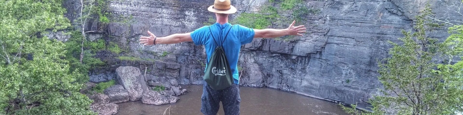 A little bit of #hiking (0.25 miles is all) and a bit more of an adventurous side is all that's needed to look over the unnamed falls and cliffs along Kaaterskill Creek in Palenville, NY.
