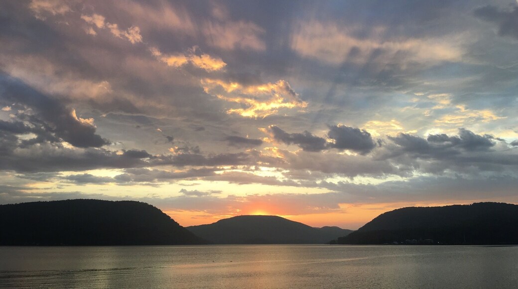 Great park with a lovely view of the Hudson River; great for sunsets.