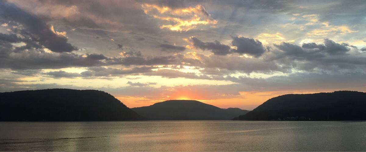 Great park with a lovely view of the Hudson River; great for sunsets.