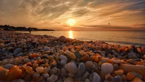 Day trip to North Fork wineries. Stopped at this beach for a break before driving back to the city. #sunset #nature #wanderlust #waterlust #beach #colorful #citylife #NikonD7100 #Manfratto tripod.
