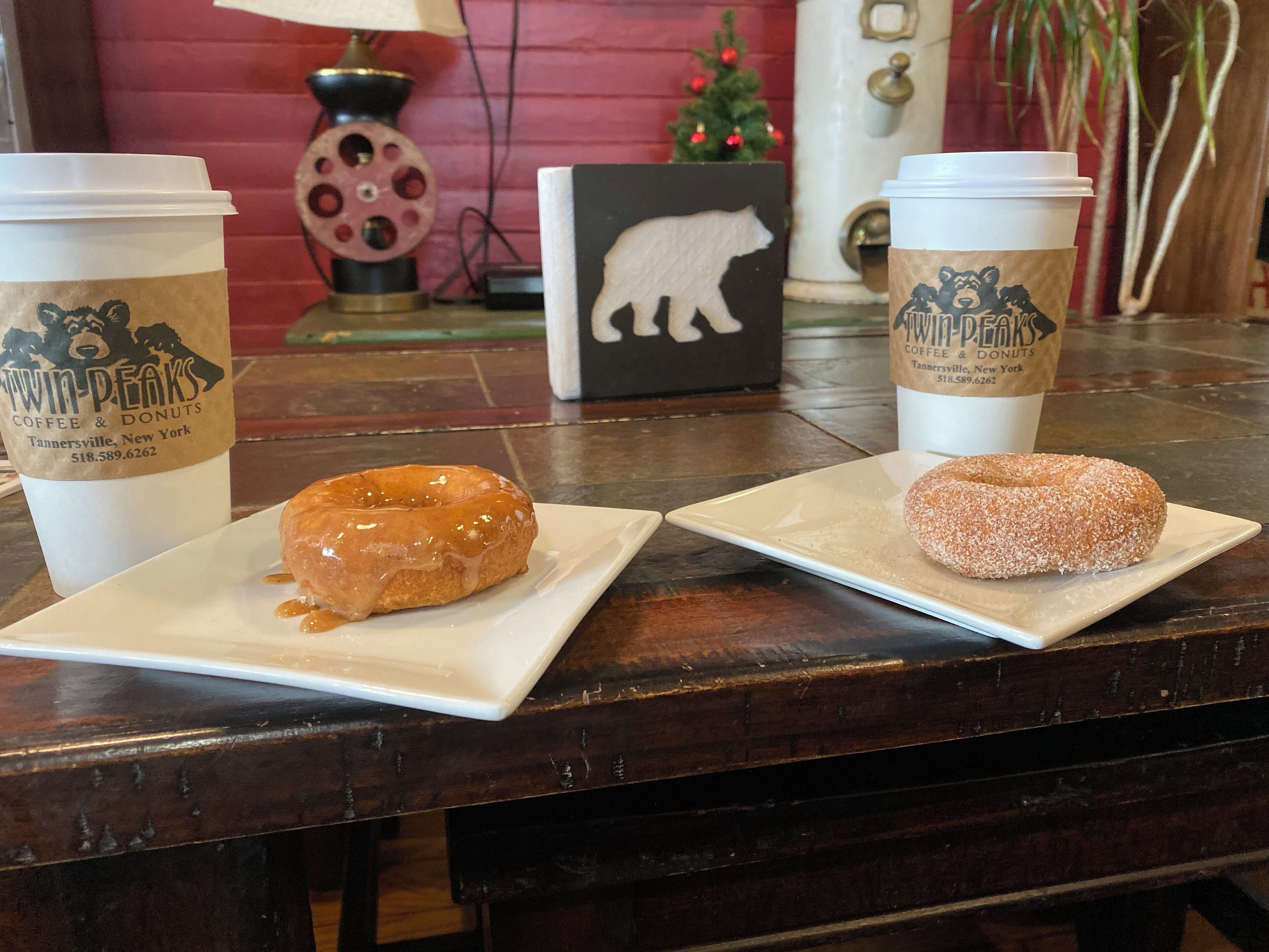 Cute atmosphere, amazing food. The made to order gingerbread donut was simply perfect and the sausage egg and cheese sandwich was to die for!! We will definitely be back!!