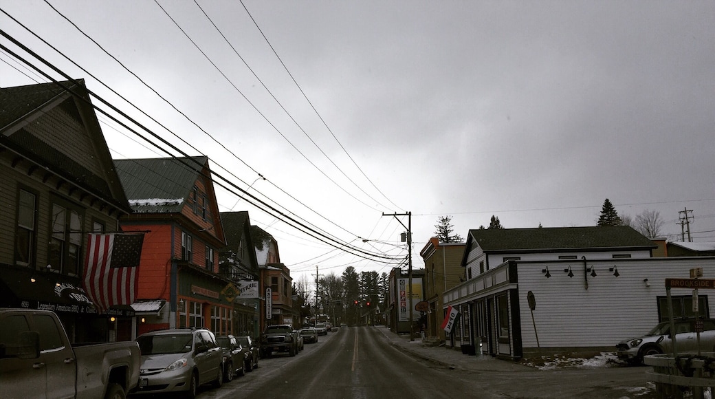 One of the nicest towns in NY. Perched up high. The drive up to this town is beautiful.