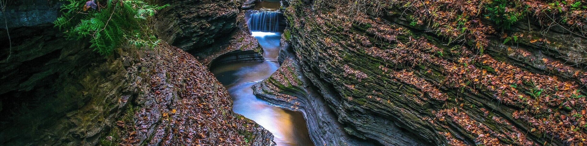 Very beautiful park with spectacular landscape shaped by the flow of water. The trail is easy with alot of steps so wear go shoe also alot of wet spots so be very careful. the trail have some many photo opts along the trail so bring ur camera.