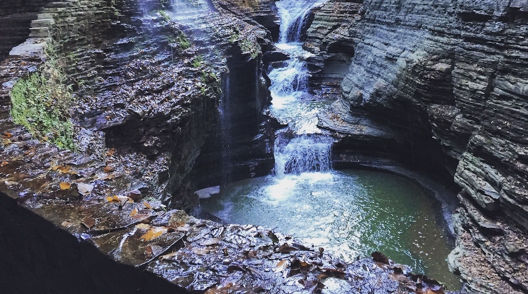 This place is classified one of places you should visit before you die!
Located in New York State and one of the famous national park in America, this amazing part of nature had a lot of geological transformation for many years..