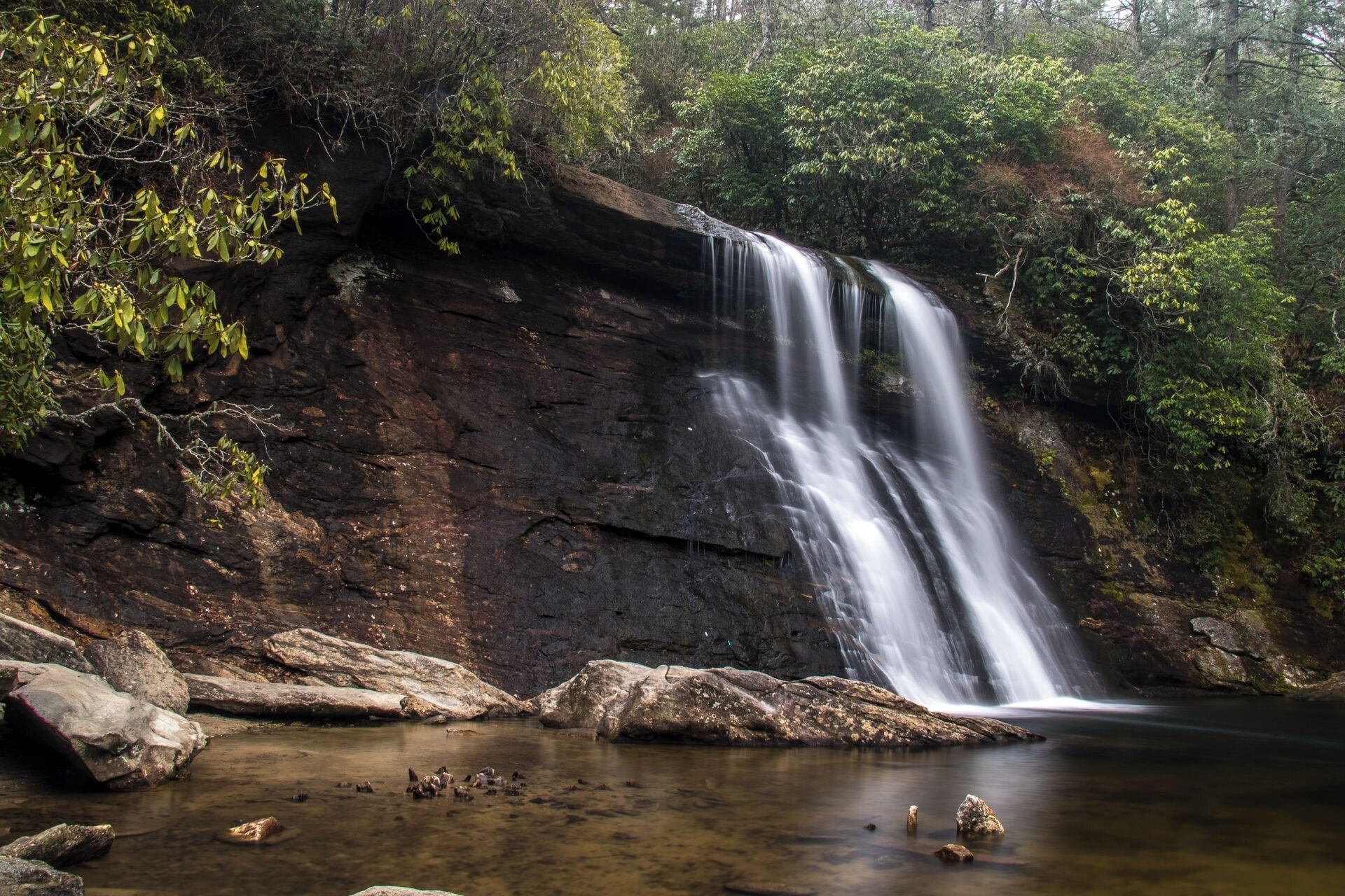 Beautiful Silver Run Falls which is just a few miles south of Cashiers NC.  It is a very short and easy to hike trail to reach the falls.  View a full video guide about the falls here:  https://www.hdcarolina.com/episode/silver-run--falls
#Waterfall