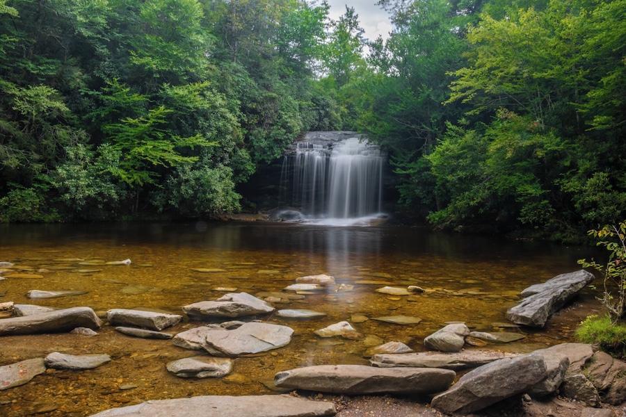 The short but beautiful Schoolhouse Falls in the Panthertown Valley area of the Nantahala National Forest. It is a very pristine area of the forest.
For a video guide of the hike to this spot, please visit: https://www.hdcarolina.com/episode/schoolhouse-falls