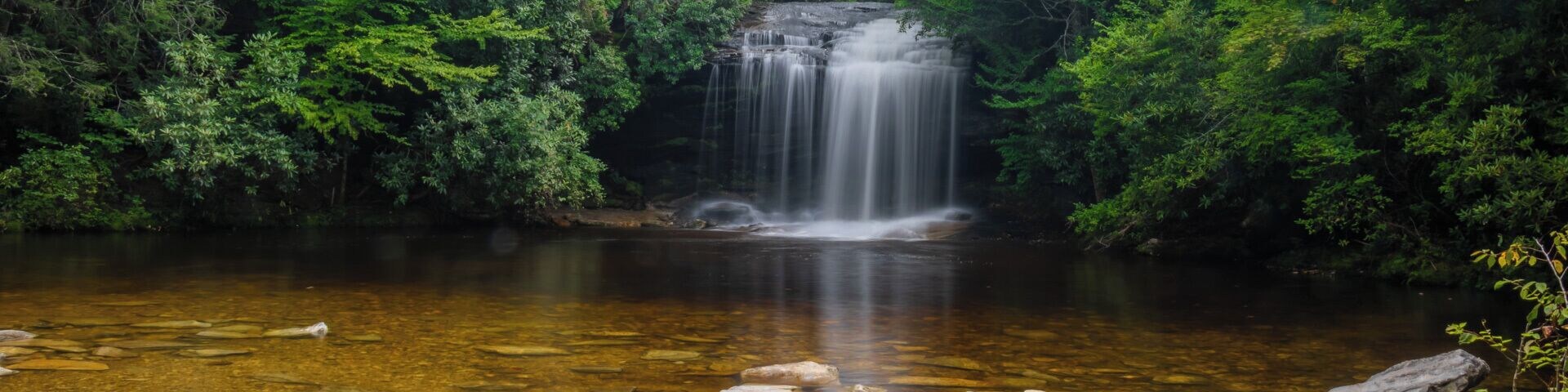 The short but beautiful Schoolhouse Falls in the Panthertown Valley area of the Nantahala National Forest. It is a very pristine area of the forest.
For a video guide of the hike to this spot, please visit: https://www.hdcarolina.com/episode/schoolhouse-falls