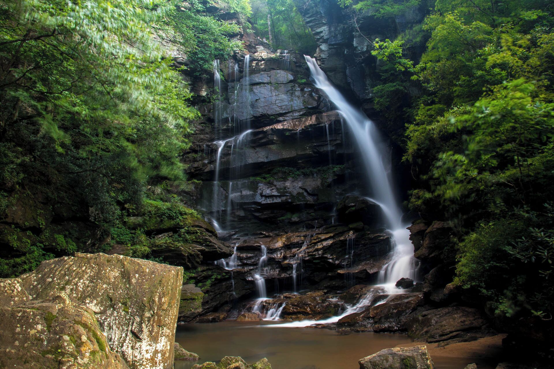 Beautiful but somewhat dangerous to reach as there are no safe views of Big Bradley Falls.  Watch this video to see why:  https://www.hdcarolina.com/episode/big-bradley-falls
#Waterfall