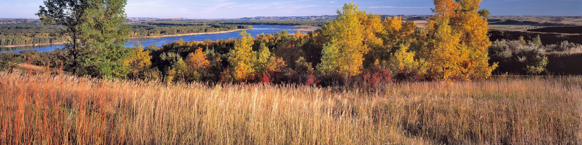 USA, North Dakota, Missouri River. The Missouri River winds through the farm land near Washburn, North Dakota.