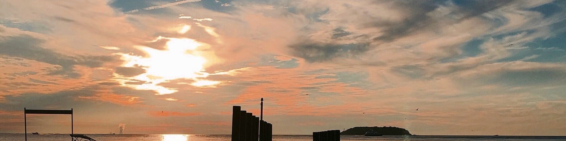 Perfect spot to set up camp, check out fantastic sunsets and kayak from the cobblestone beach.