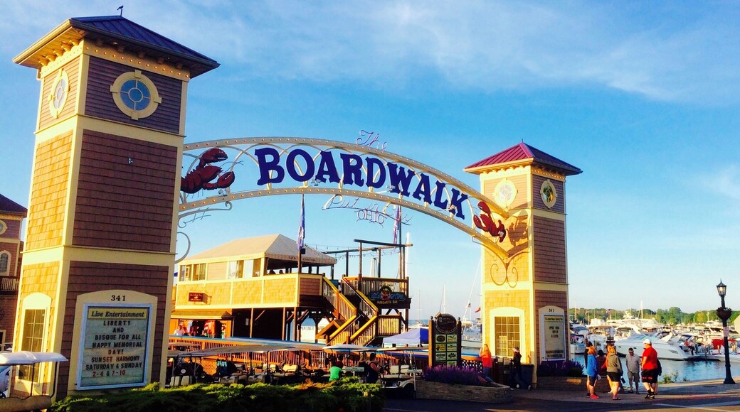 There is so many different places to eat and drink in Put-In-Bays centre but the Boardwalk is a good place to start. With several waterside eateries under 1 roof with food ranging from burgers to king crab legs and a restaurant on the second floor with lovely views of the harbour. However for drinks there is plenty of bars and clubs minutes walk from here, including the worlds longest bar, a tiki hut or live music at the roundhouse.