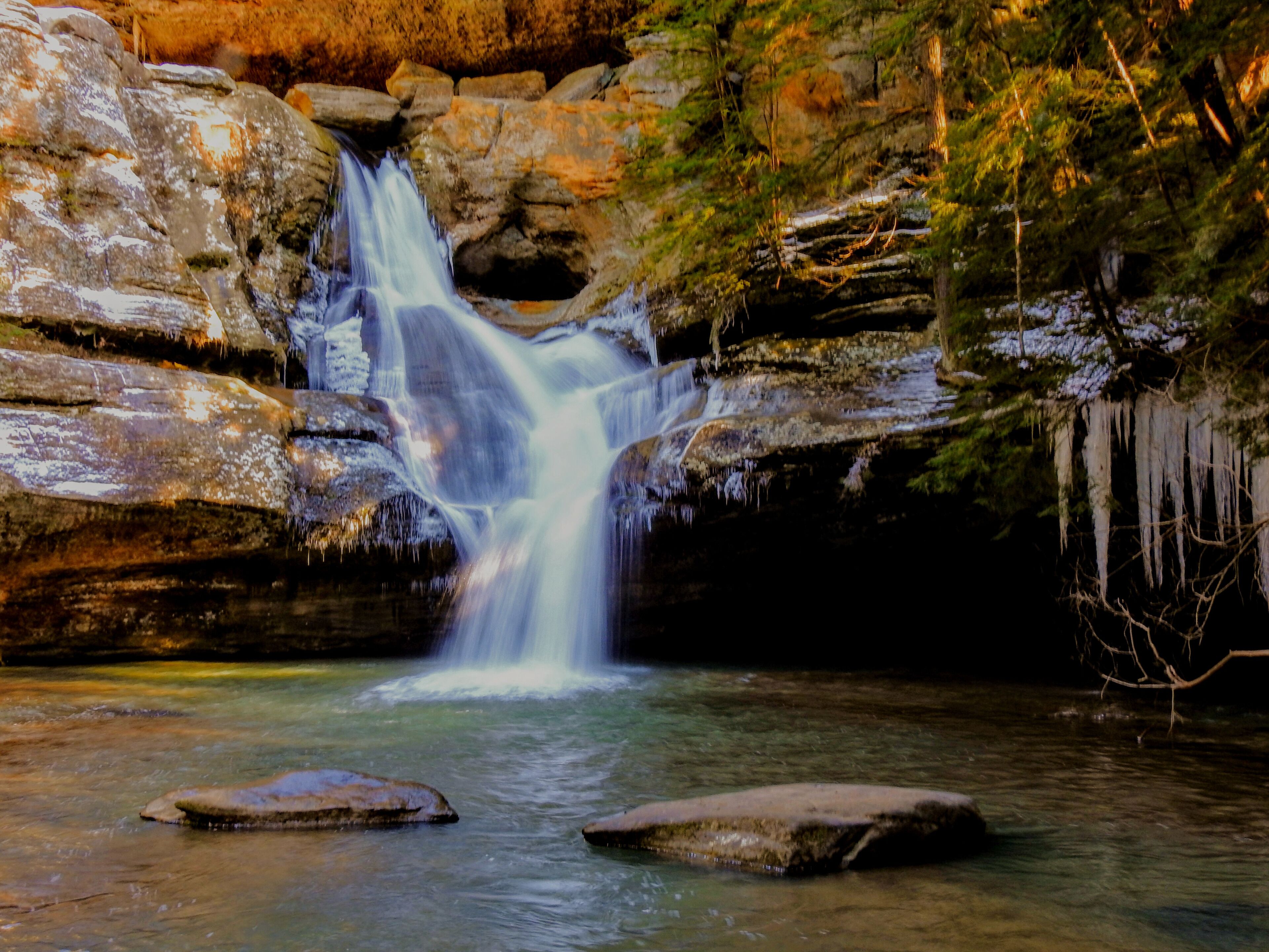 Lower Falls at Old Man's Cave is one of the iconic vistas in the Hocking Hills State Park area.

If you do a little homework ahead of time, you can see a lot of waterfalls with minimal hiking in this part of Ohio.

#Trovember