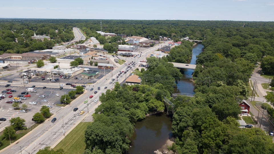 A town with a river, roads, and buildings.