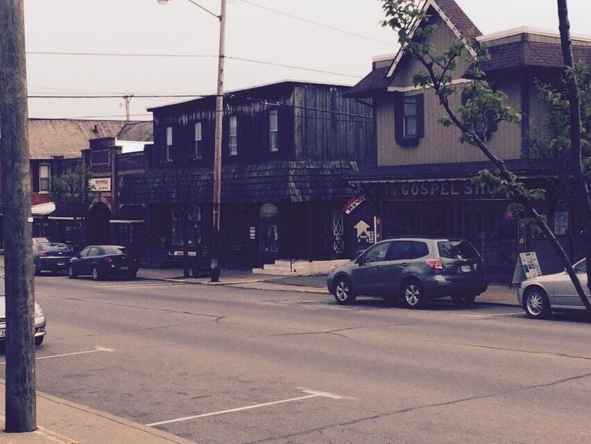 Time warp!!!! Lots of cool vintage items! If you come to Swiss Village, do not pass this up! 