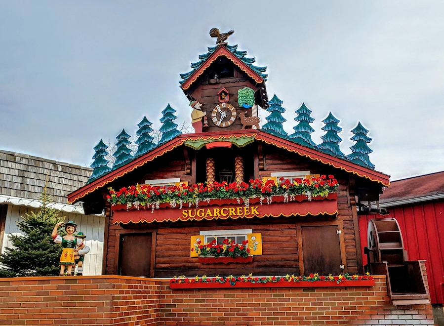 Who knew, I've spent my entire life in the same state as the World's Largest Cuckoo Clock and we had yet to cross paths?!
The clock graced the cover of the 1978 edition of the Guinness Book of World Records.
#Trovember