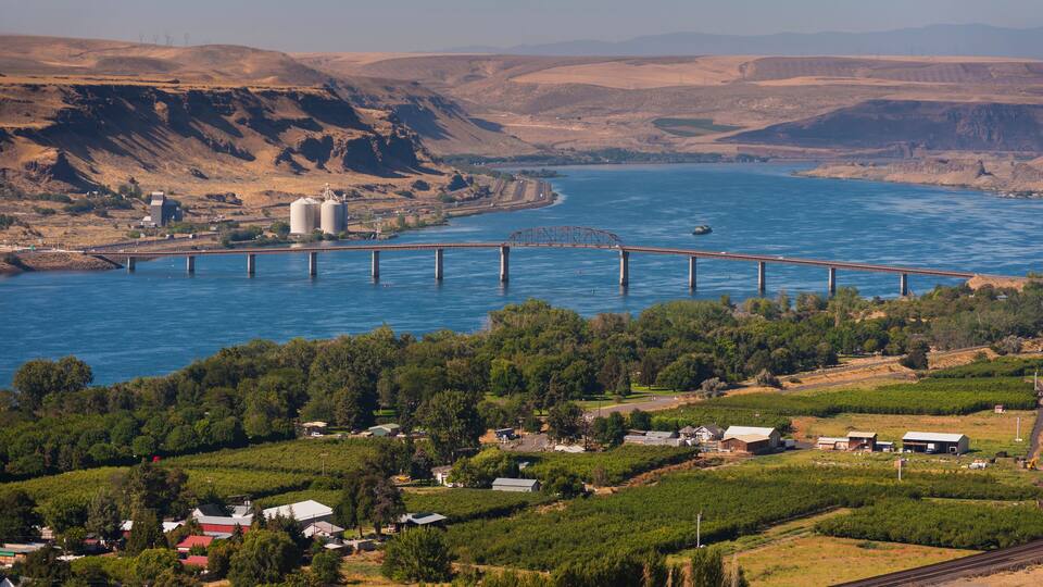 The Sam Hill Memorial Bridge. This is a steel truss bridge that carries U.S. Route 97 across the Columbia River between Biggs Junction, Oregon in Sherman County and Maryhill, Washington.