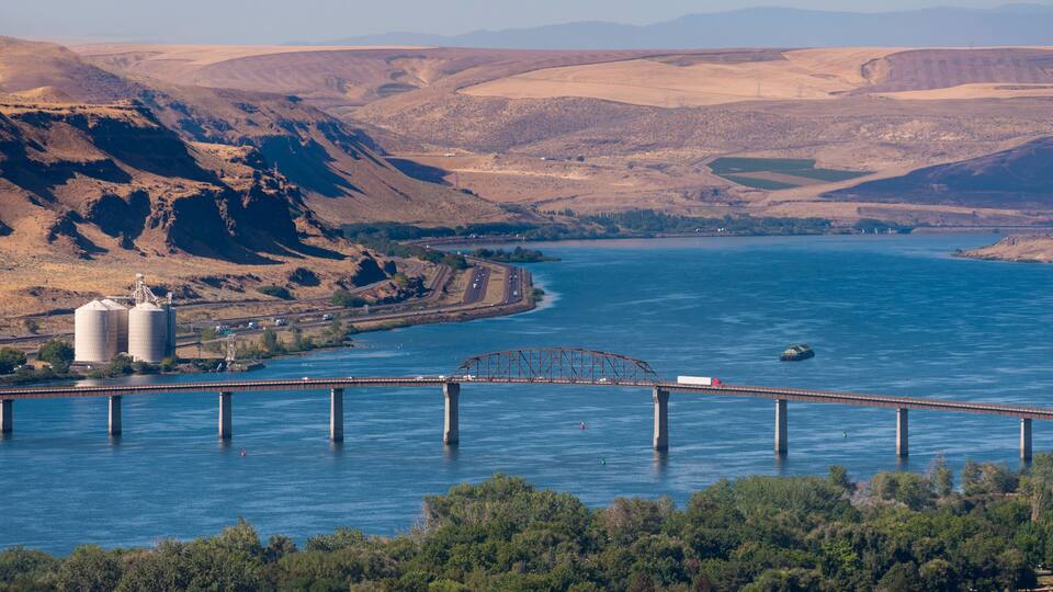 The Sam Hill Memorial Bridge. This is a steel truss bridge that carries U.S. Route 97 across the Columbia River between Biggs Junction, Oregon in Sherman County and Maryhill, Washington.