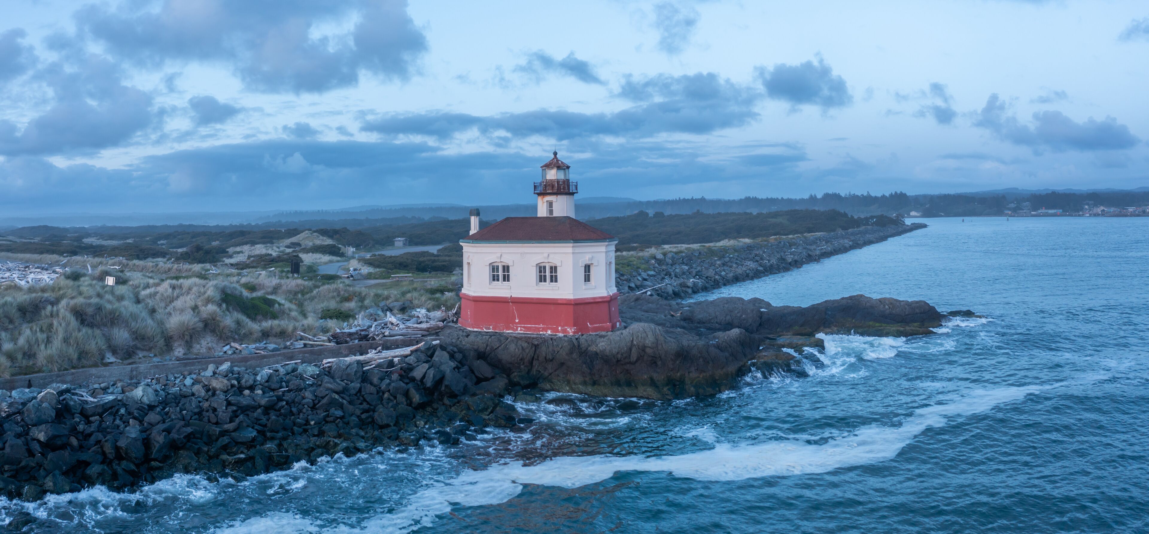 Coquille River Lighthouse in Bandon, Oregon, USA. 