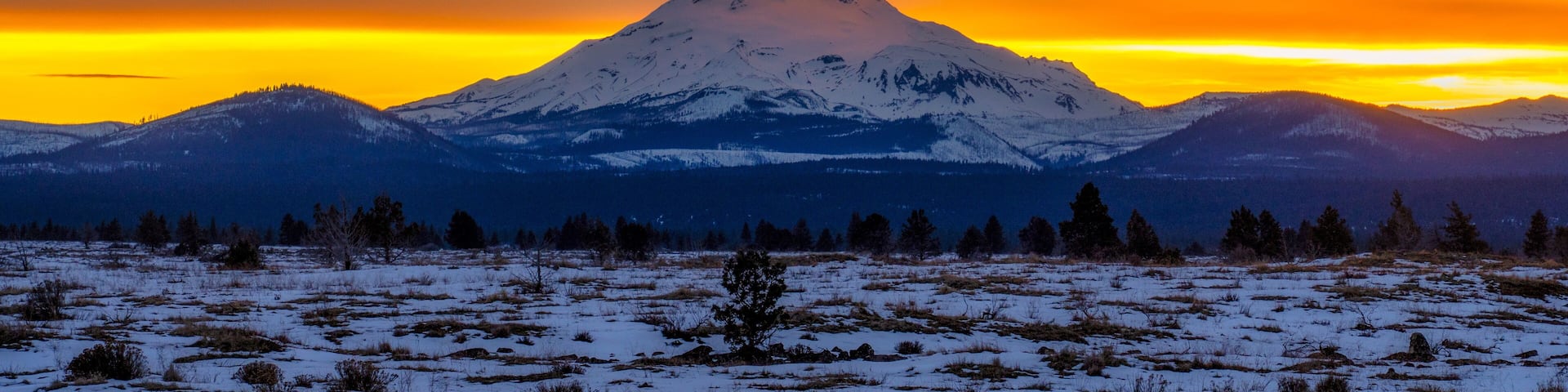 A High Desert Sun Sets Over The Cascades In Central Oregon Near Warm Springs Reservation