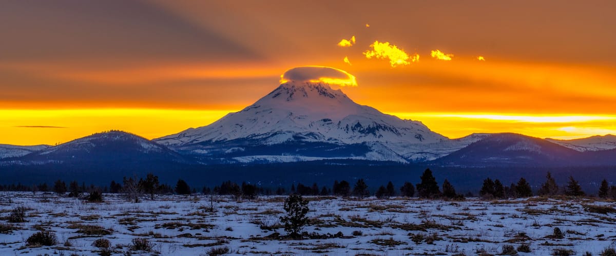A High Desert Sun Sets Over The Cascades In Central Oregon Near Warm Springs Reservation