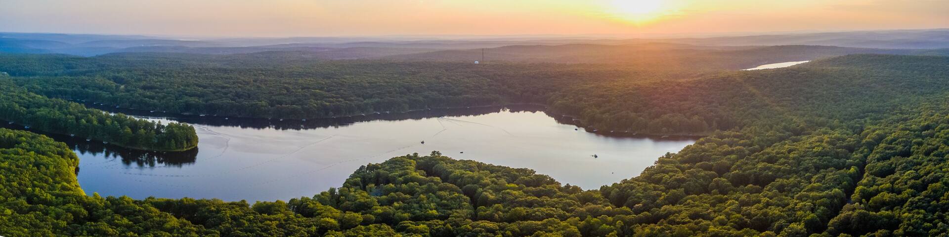 Sunrise and sunset over lake wallenpaupack, westcolang masthope
