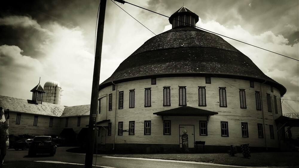 Loved this gorgeous and unique farmers market and barn.