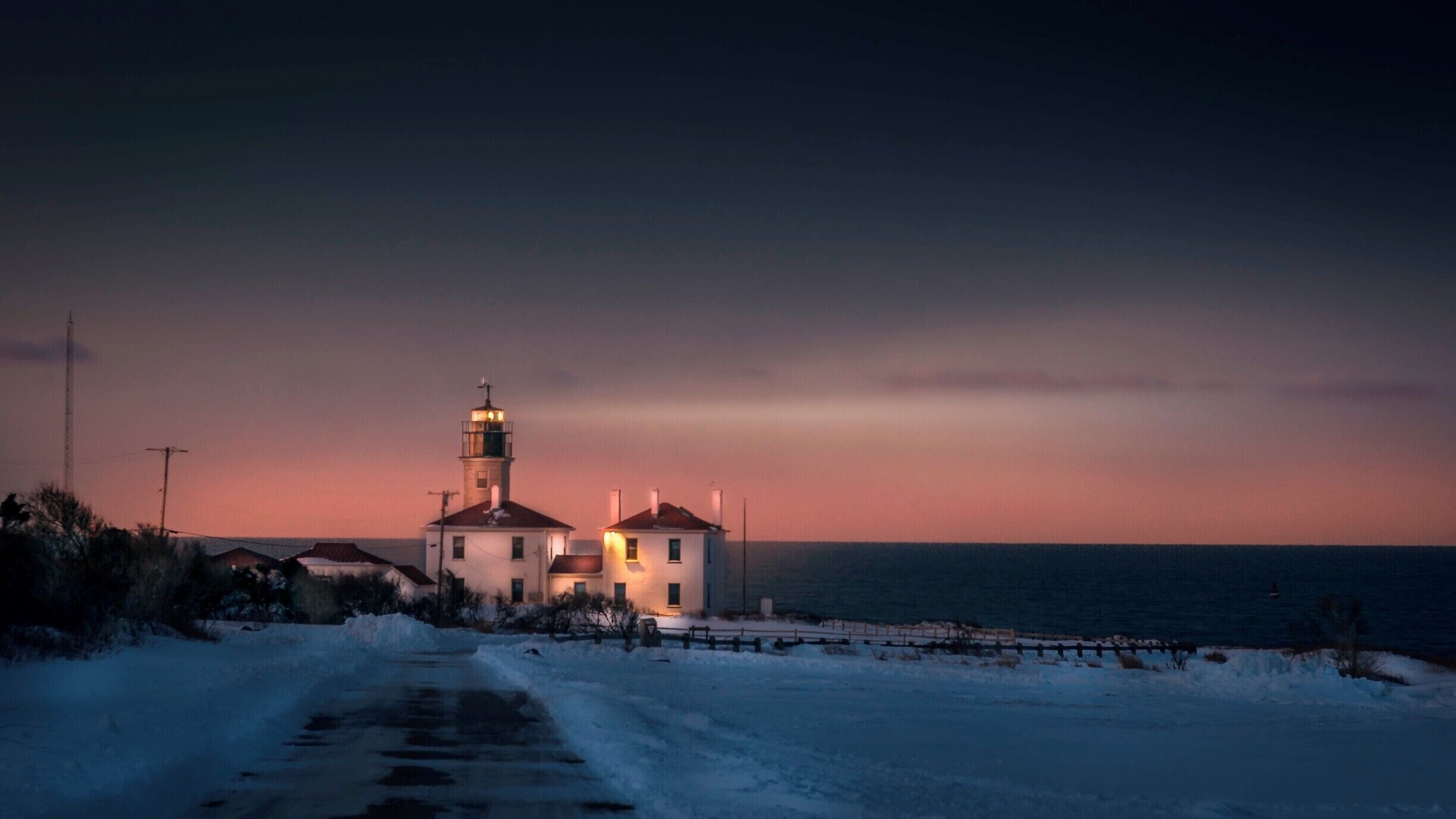 Arriving at Beavertail State Park, the sun had not yet broke the horizon; the lighthouse was shining its beam into the darkness. 

I wanted to capture the scene in front of me and that pre-dawn magic.

#goldenhour