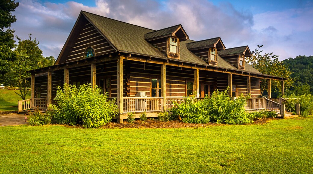 The Cherokee Foothills Visitors Center at Table Rock State Park,