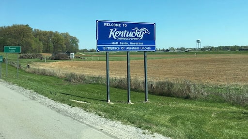 Welcome to Kentucky.
Travelling back to New Brunswick (April 2016)
Google says this is in Portland Tennessee which is 5 miles from Franklin Kentucky.