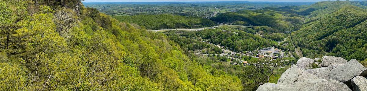 Cumberland Gap through Cumberland Mountains, within Appalachian Mountains. Tripoint of Kentucky, Virginia, and Tennessee. Cumberland Gap National Historical Park. Pinnacle Overlook at key passageway.