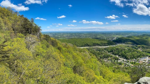 Cumberland Gap through Cumberland Mountains, within Appalachian Mountains. Tripoint of Kentucky, Virginia, and Tennessee. Cumberland Gap National Historical Park. Pinnacle Overlook at key passageway.