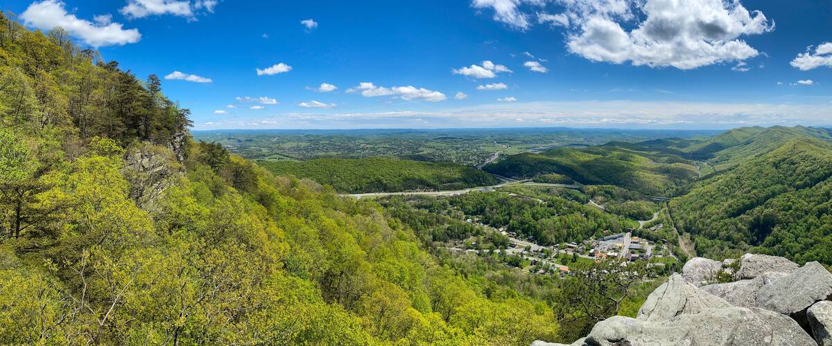 Cumberland Gap through Cumberland Mountains, within Appalachian Mountains. Tripoint of Kentucky, Virginia, and Tennessee. Cumberland Gap National Historical Park. Pinnacle Overlook at key passageway.