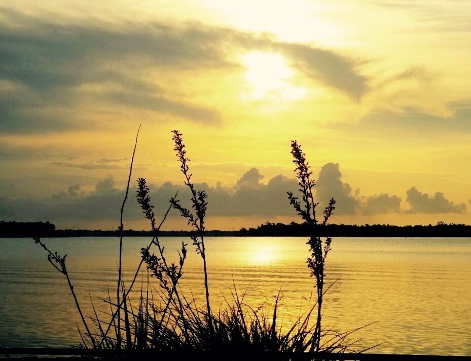 Walking at the boardwalk is always nice when you see such a wonderful sunset like this!! #Bestof5